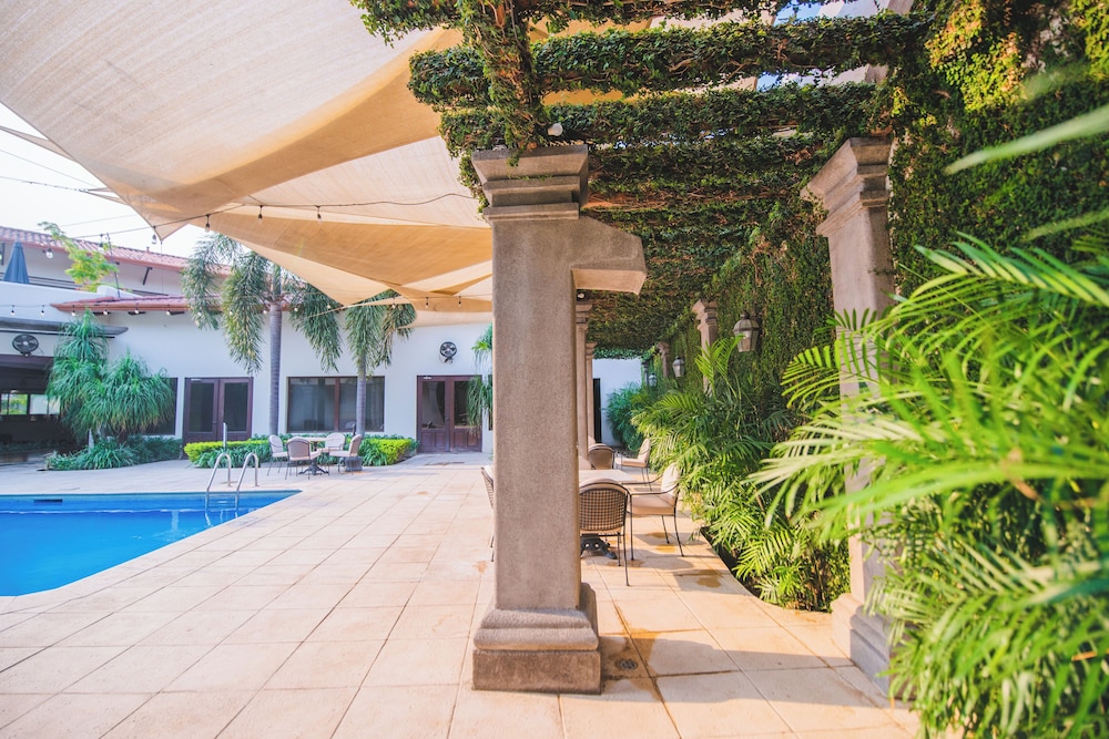 Hotel Los Portales 43/50