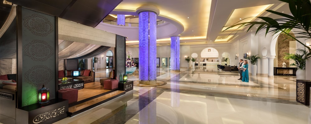 Bahi Ajman Palace Hotel 8/73