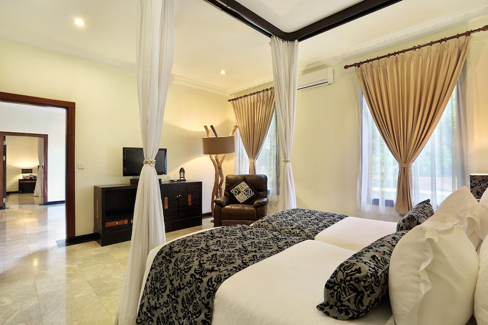 Hotel Ombak Sunset 27/72