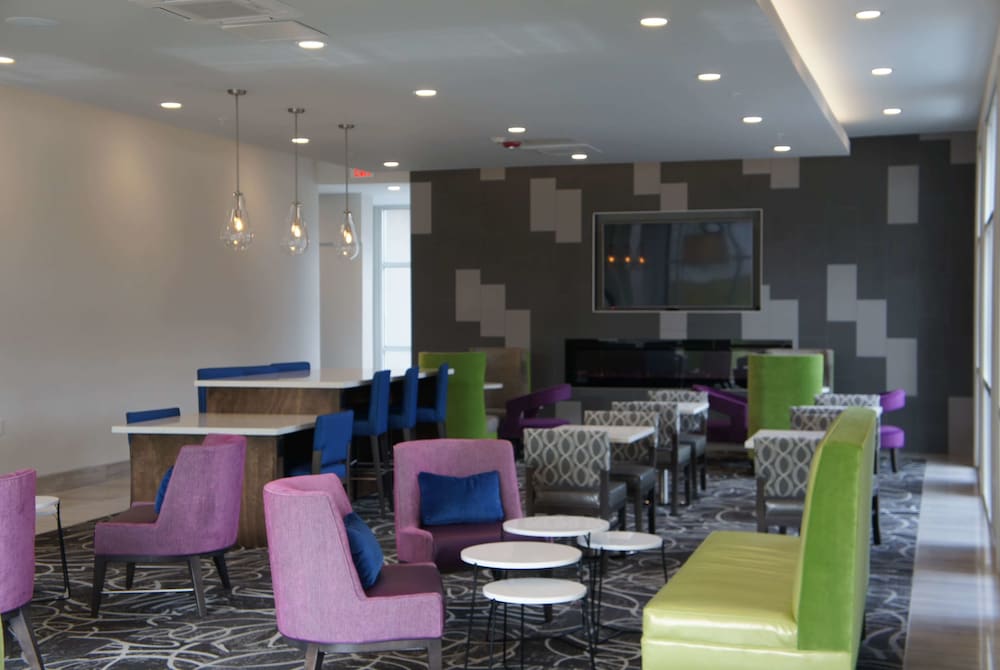 La Quinta Inn Suites By Wyndham Mobile 59/70