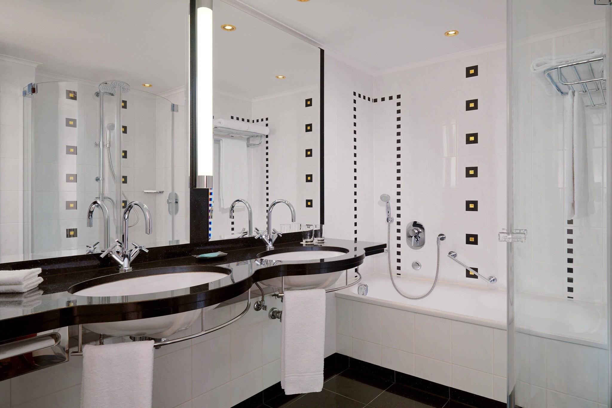 غرفة تنفيذية بسرير مزدوج، The Westin Grand Munich 3/3