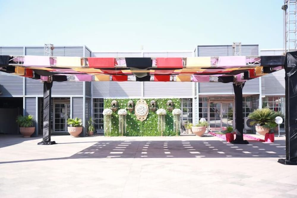 The Mark Suites and Banquet Halls 2/45