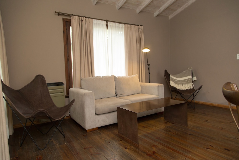Hosteria de la Cascada 48/72