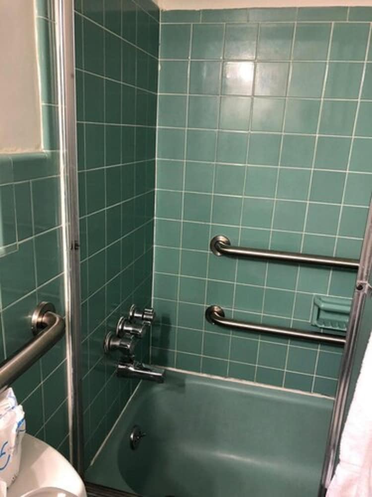 May Dee Suites 65/67