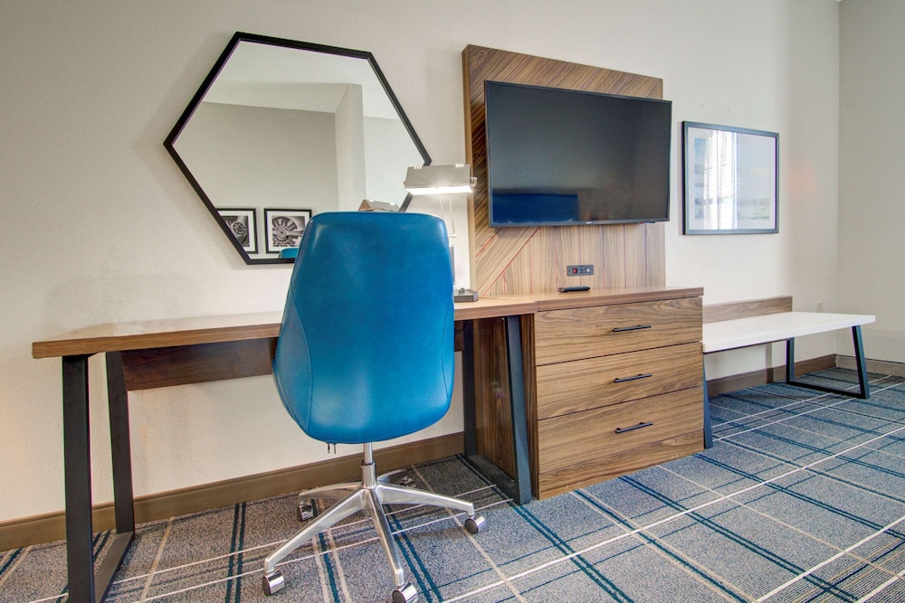 Comfort Suites Newport News Airport VA 40/46