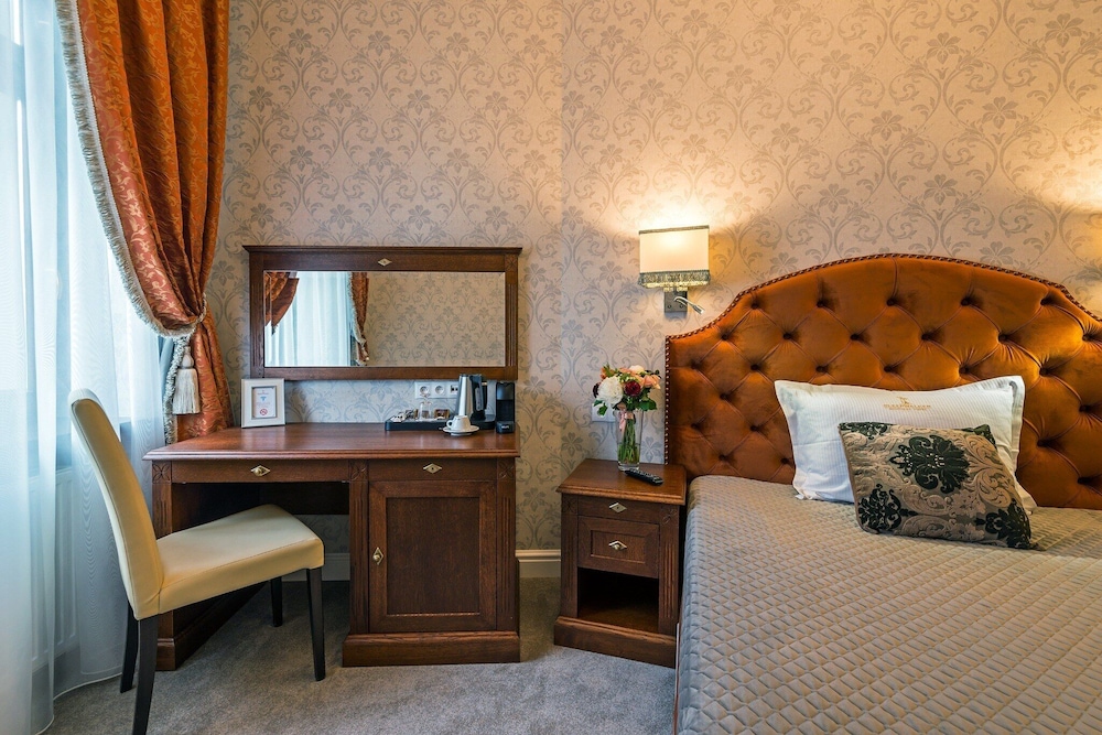 Sleepwalker Boutique Suites 10/79