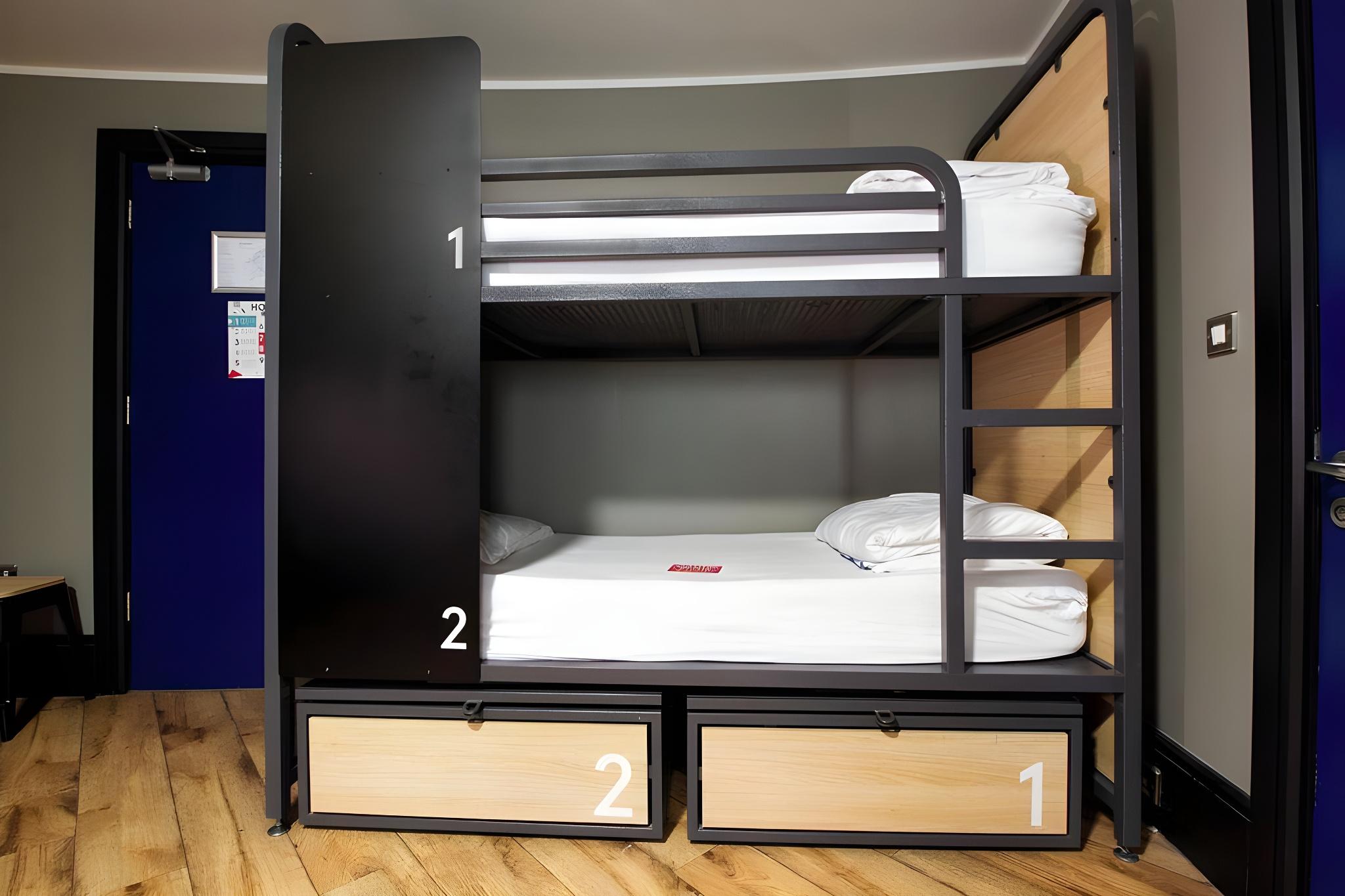 Mixed Dorm, 4 Beds, Shared Bathroom