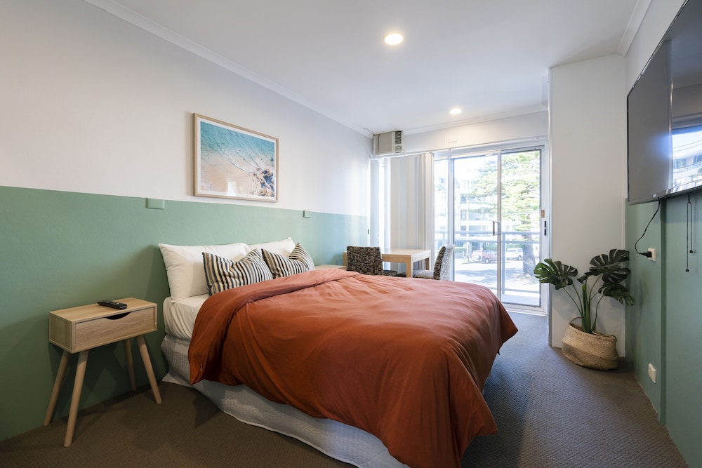 Manly Designer Studios 17/50