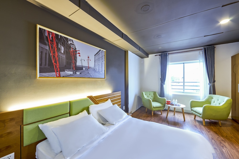 DELUXE, DOUBLE BED