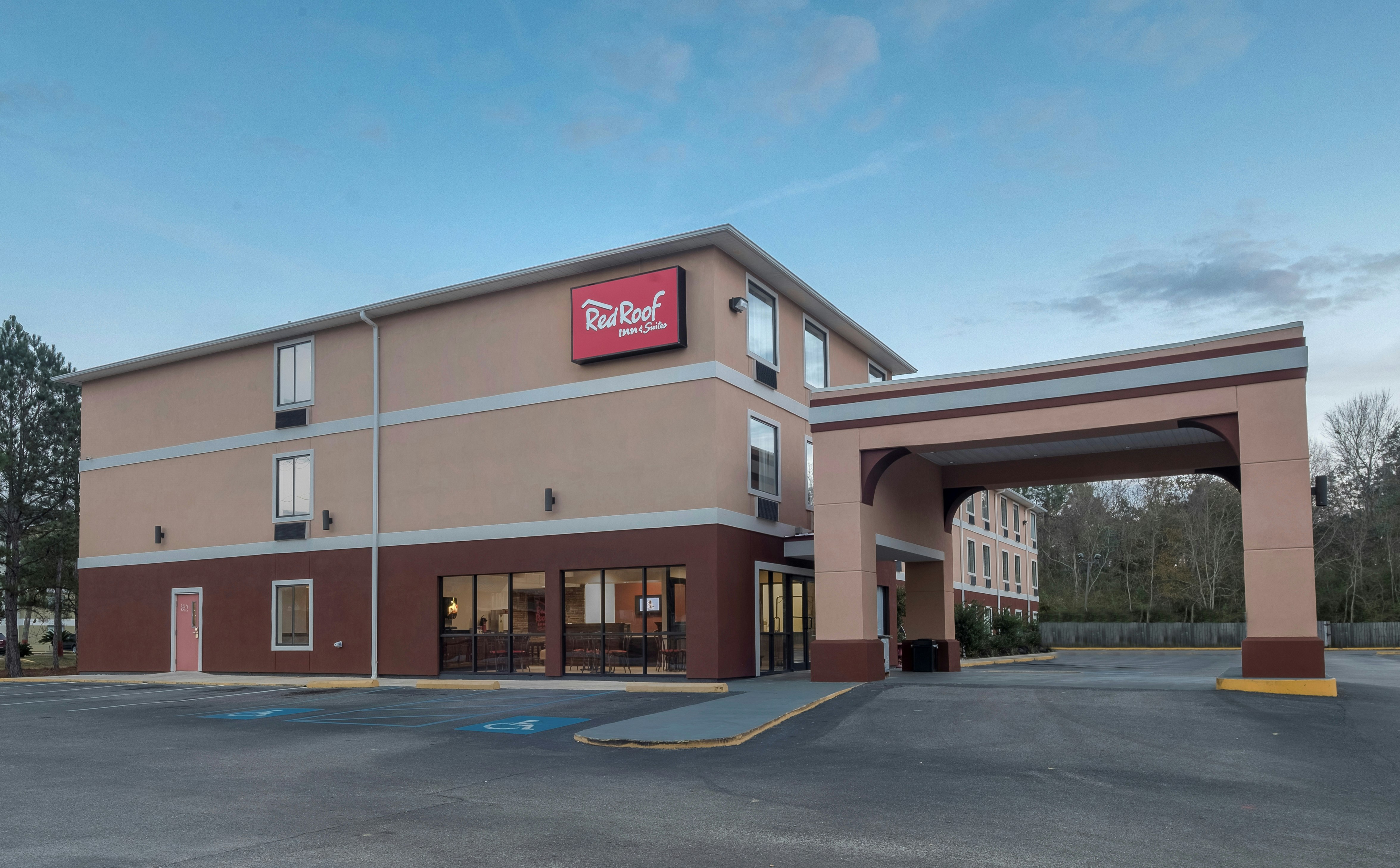 Red Roof Inn & Suites Biloxi 7/39