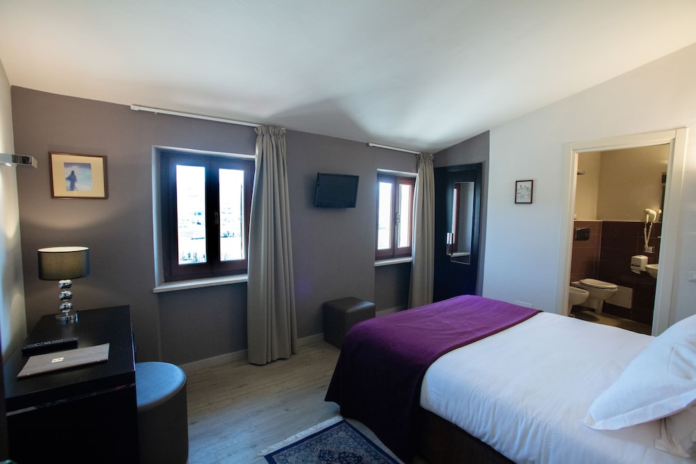 CLASSIC, DOUBLE BED, VALLEY VIEW