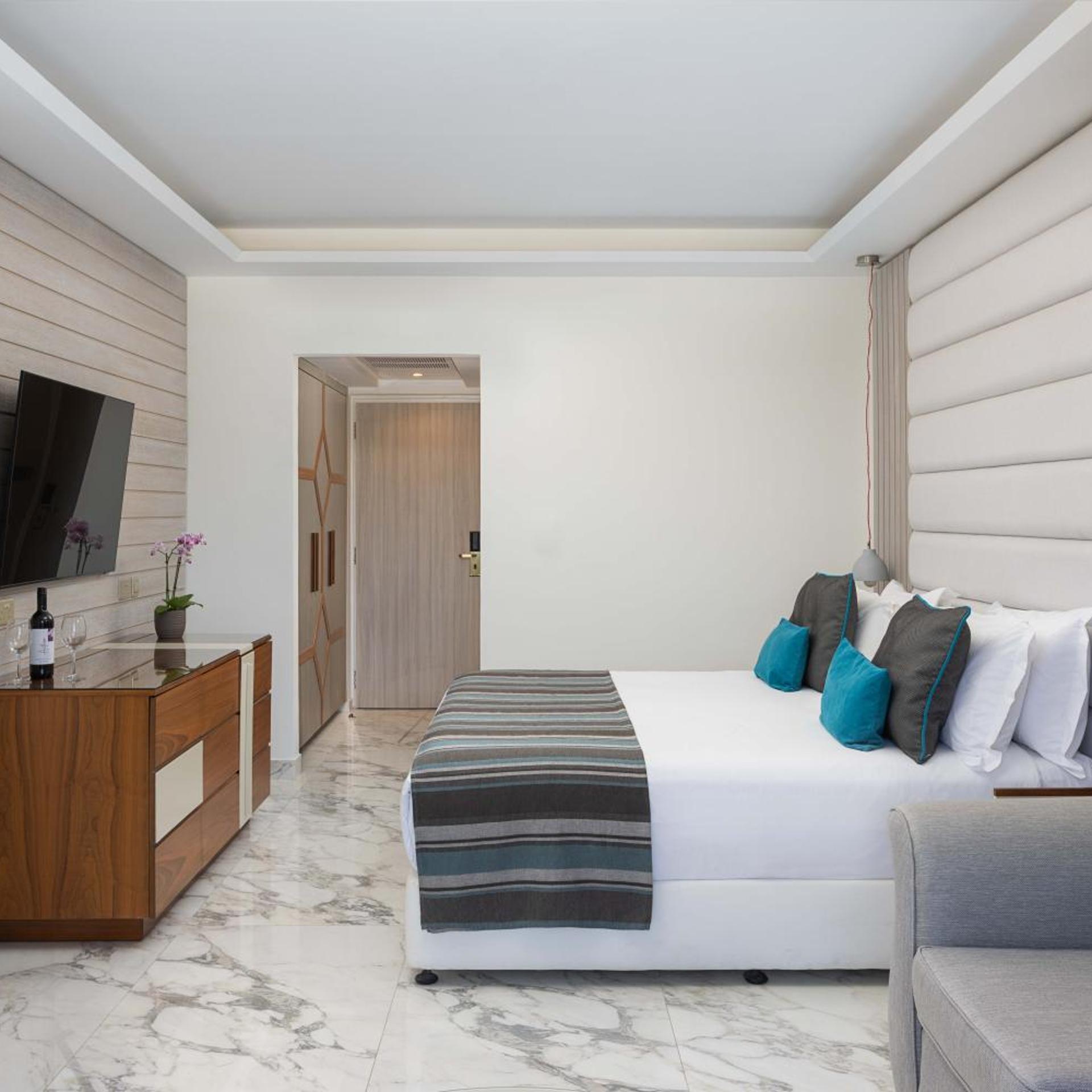 Artemis, Suite, King Bed, Sea View, Outdoor Jetted Tub