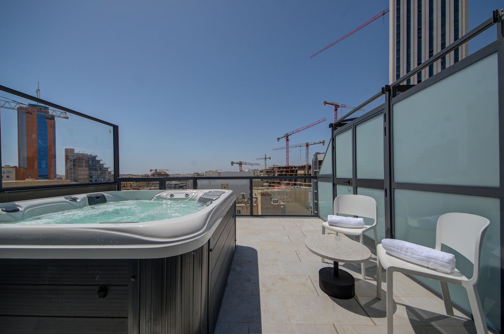 IKYK HOTEL 34/49