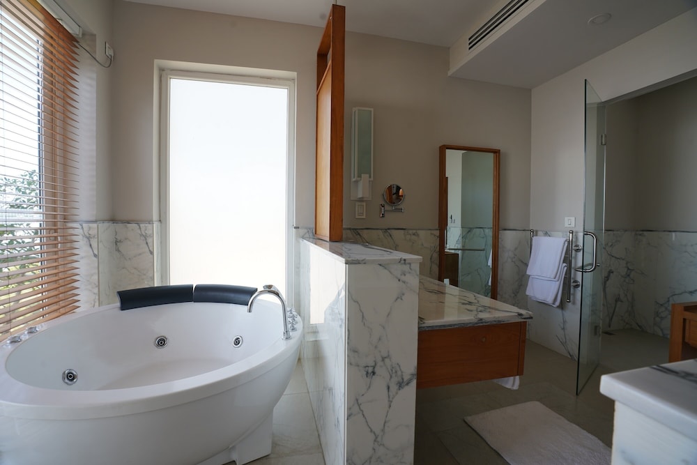 Moksha Himalaya Spa Resort 48/50