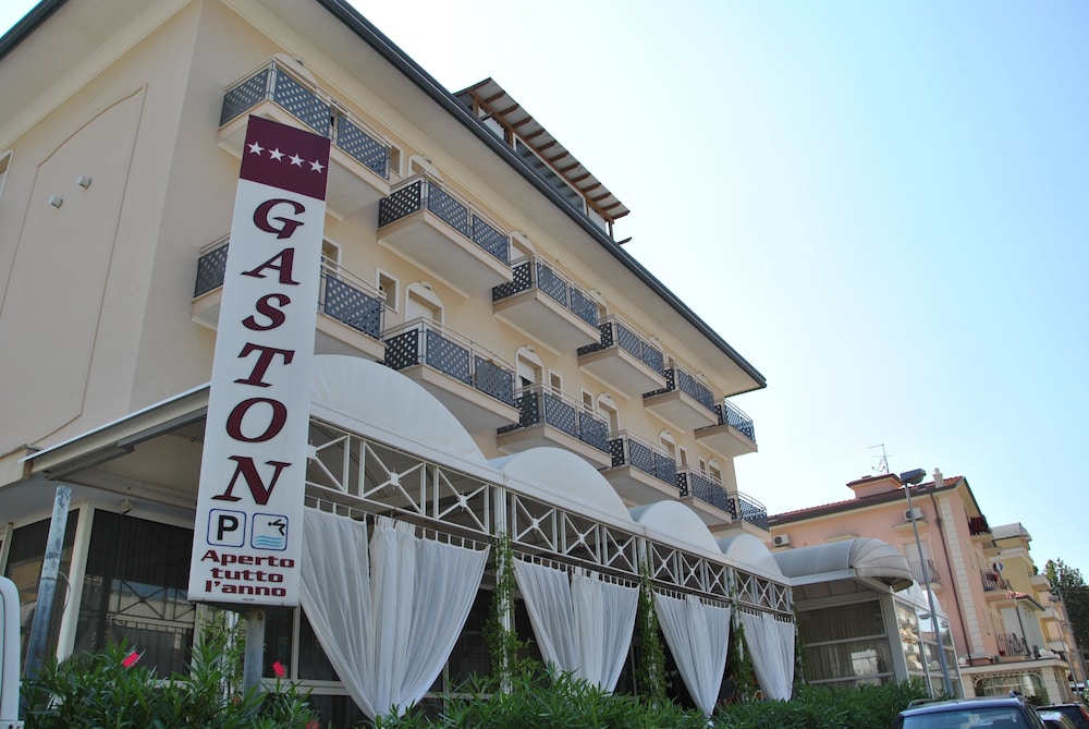 Gaston Hotel 2/45