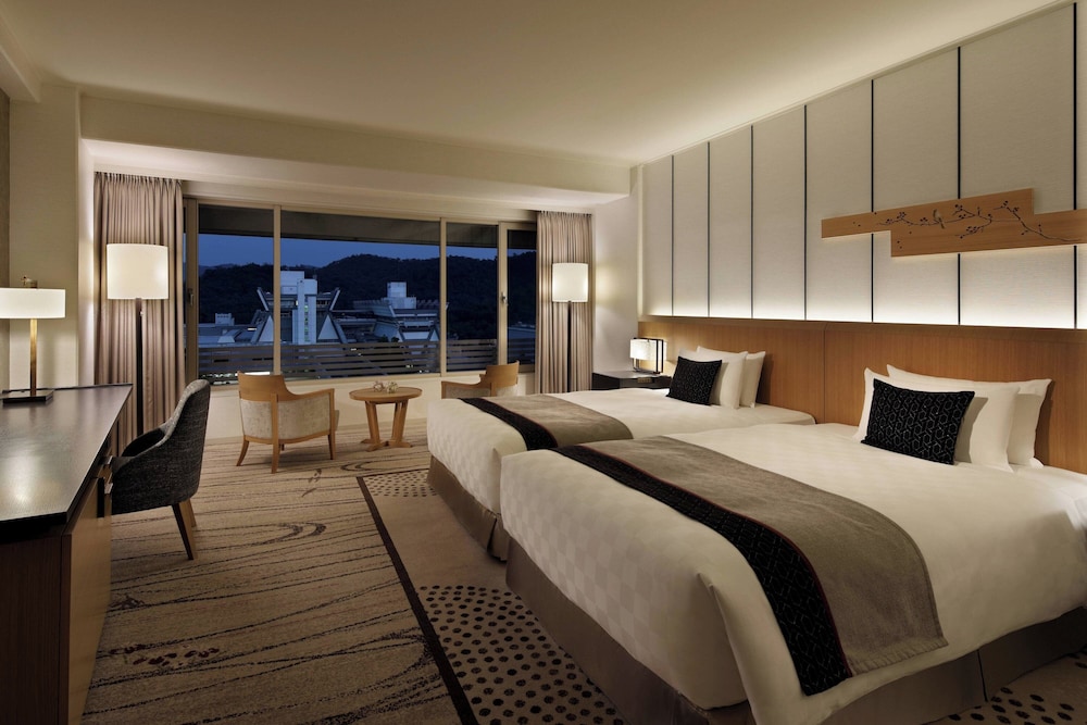 2 Bedrooms, Presidential, Suite, 2 Double Beds, Mountain View