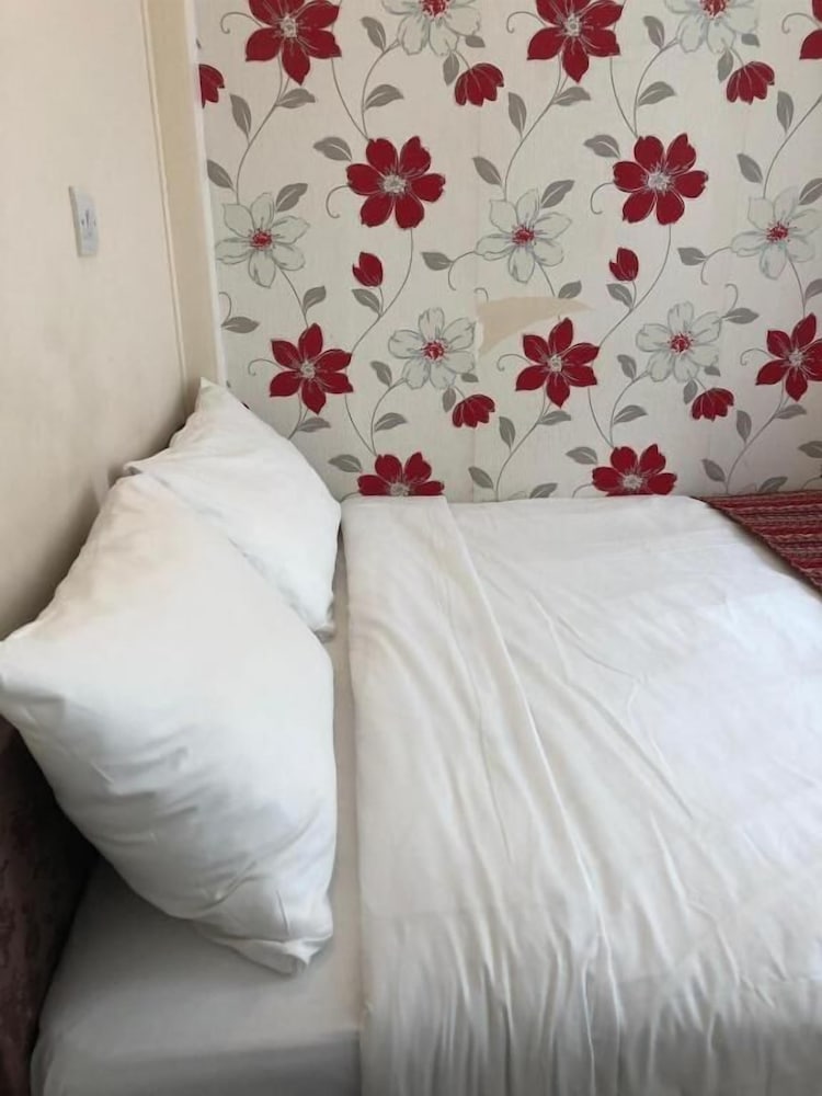 Barking Hotel 22/24