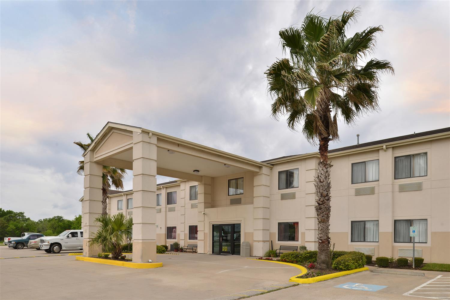Americas Best Value Inn Somerville, TX 47/52