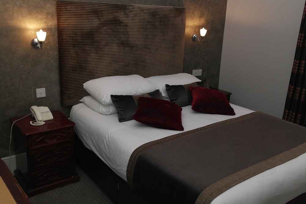Wards Hotel 7/26