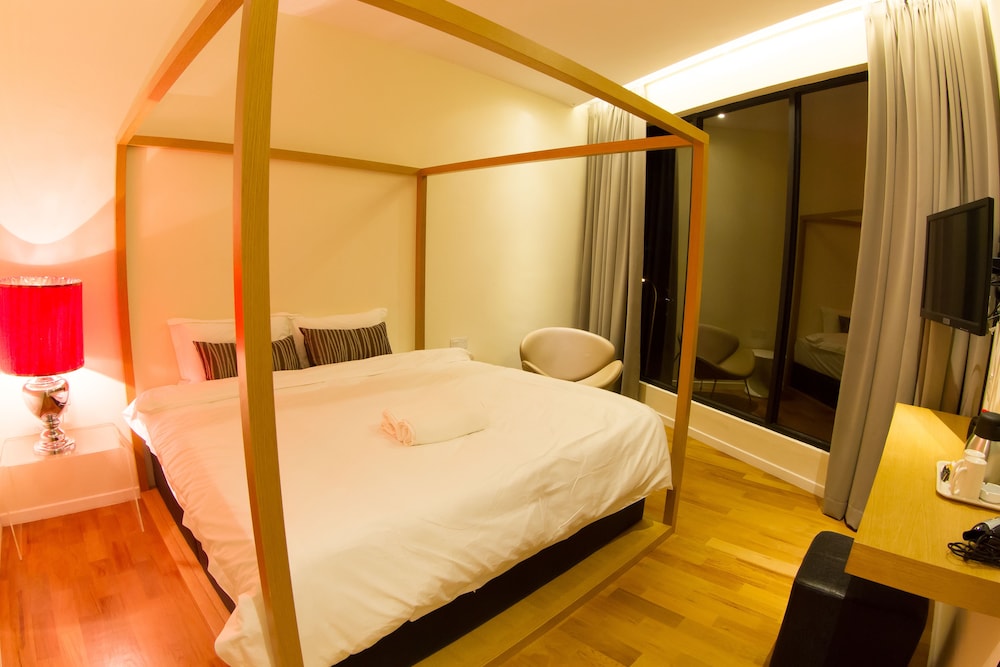 DELUXE, SUITE, KING BED
