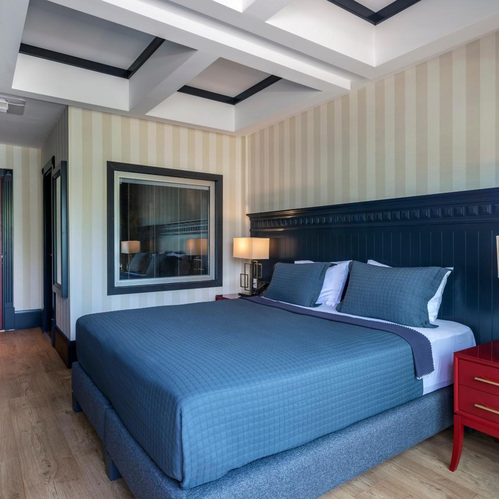 Superior, Double Bed, Sea and Marina View