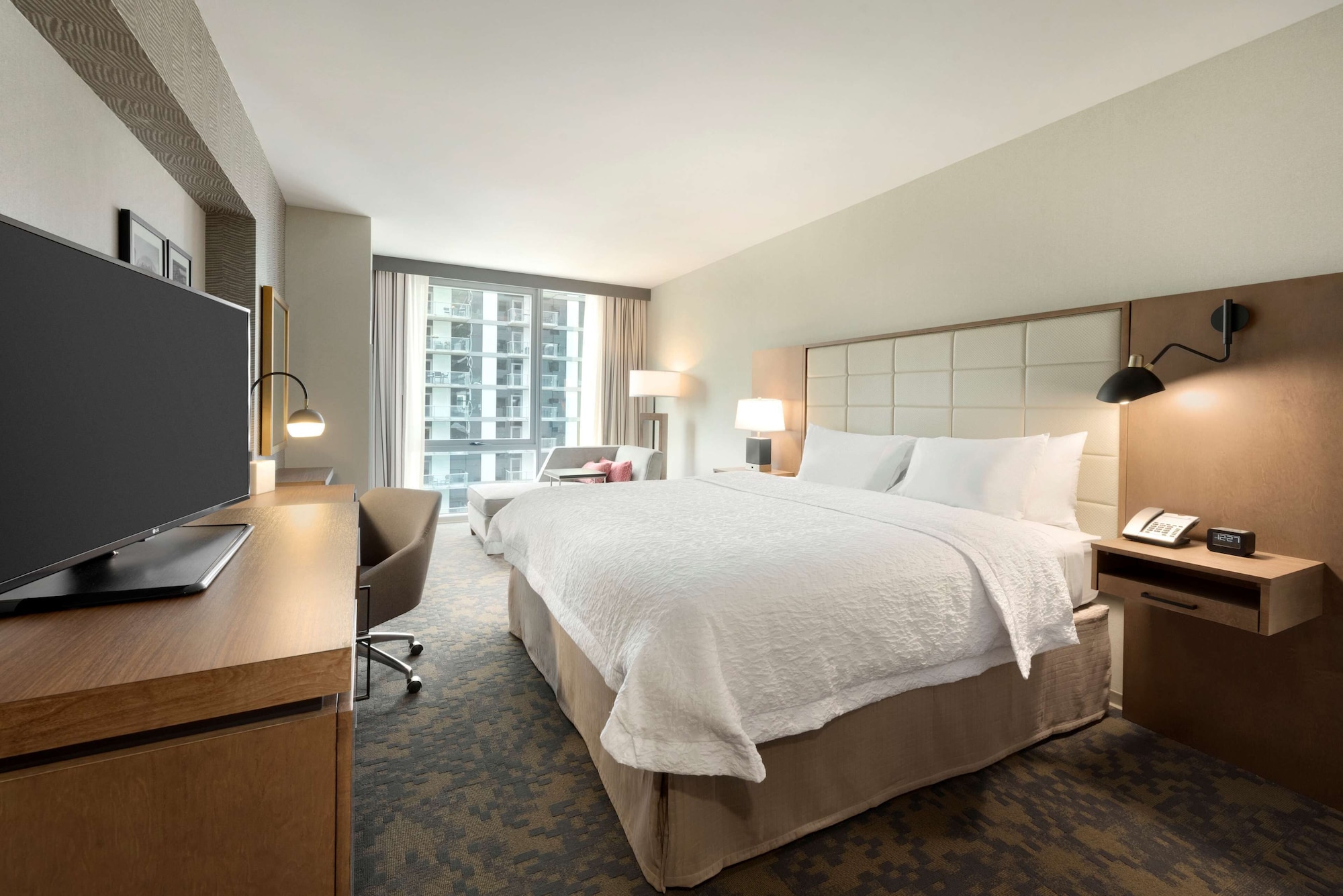 ROOM, KING BED