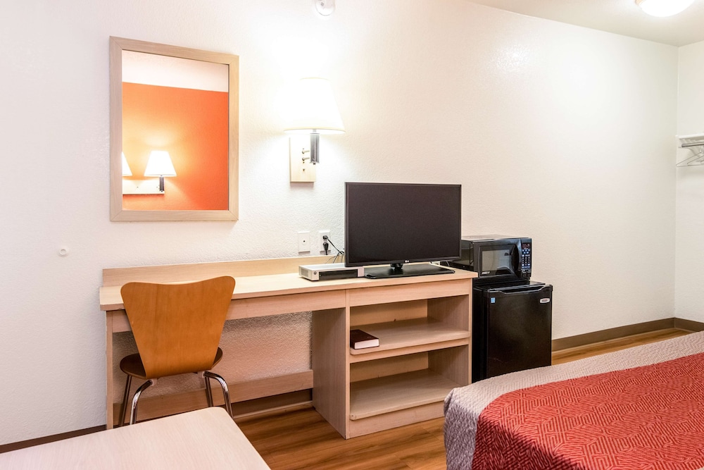 Motel6 Longview, TX 50/64