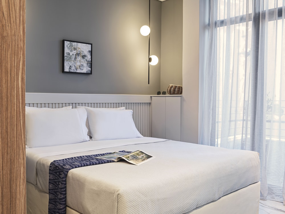 SUPERIOR, QUEEN BED, BALCONY