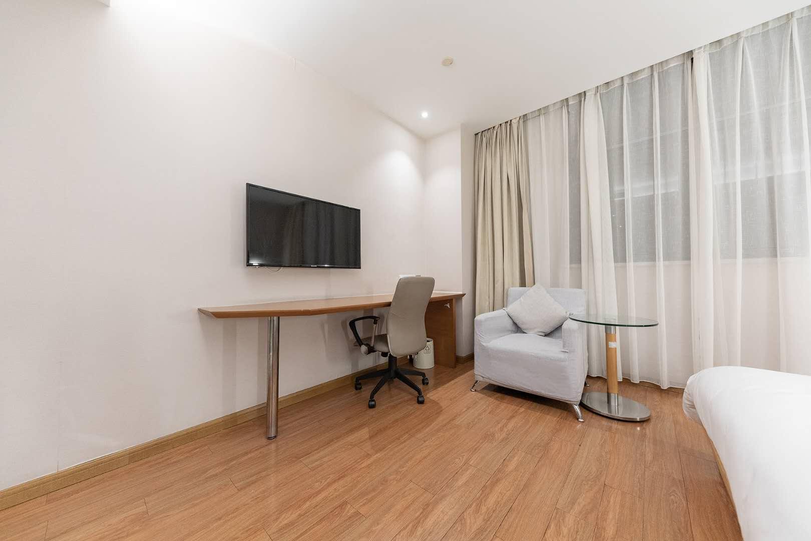 Ji Hotel (Shanghai Jiayi Road subway station) 30/36