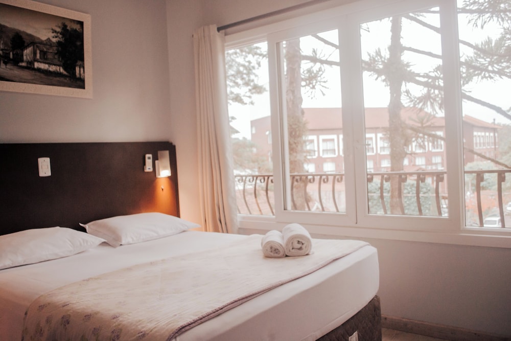 DELUXE, TWIN BEDS