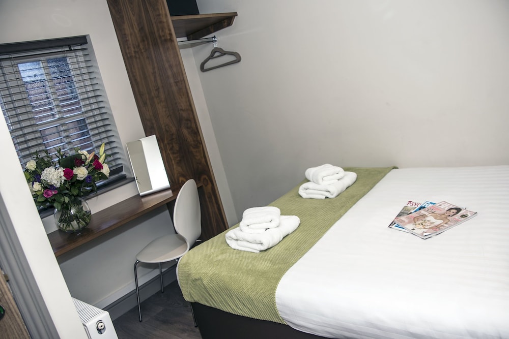 Base Serviced Apartments - City Road 12/35