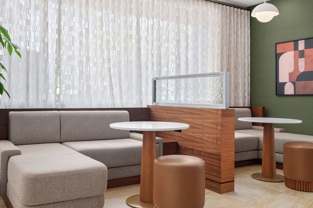 Gateway Hotel Santa Monica 46/65