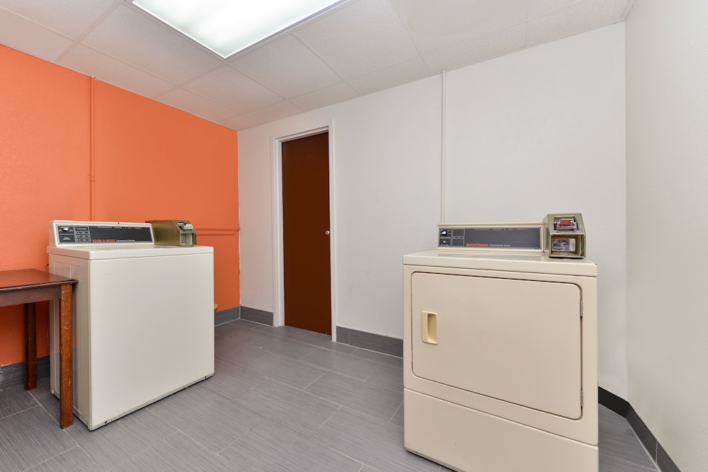 Motel6 Fort Worth, TX - Downtown East 8/52