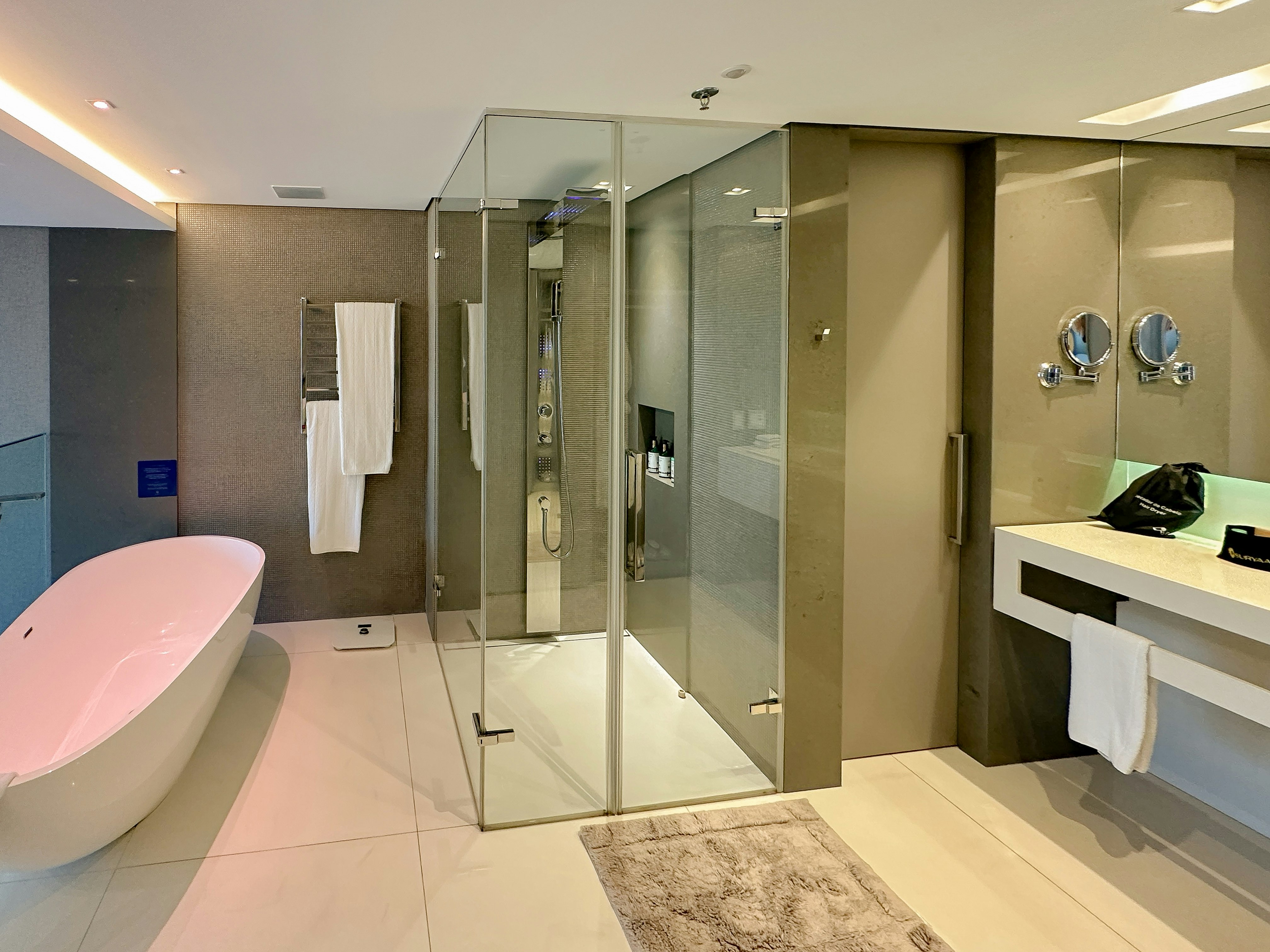 Suryaa Hotel Pinhais, Curio Collection by Hilton 45/50