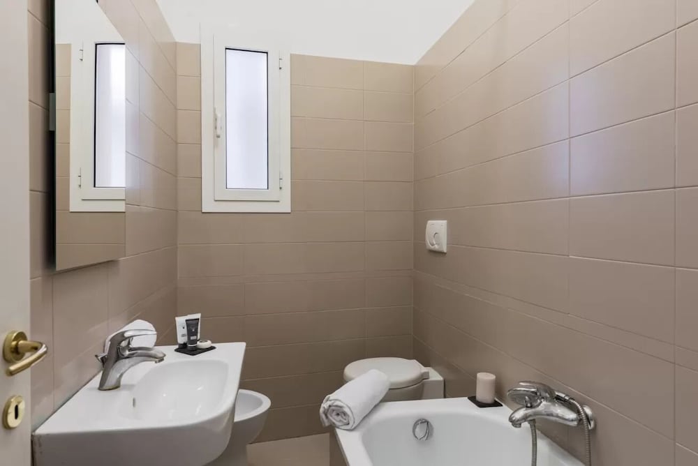 The Regal Suite 50/50