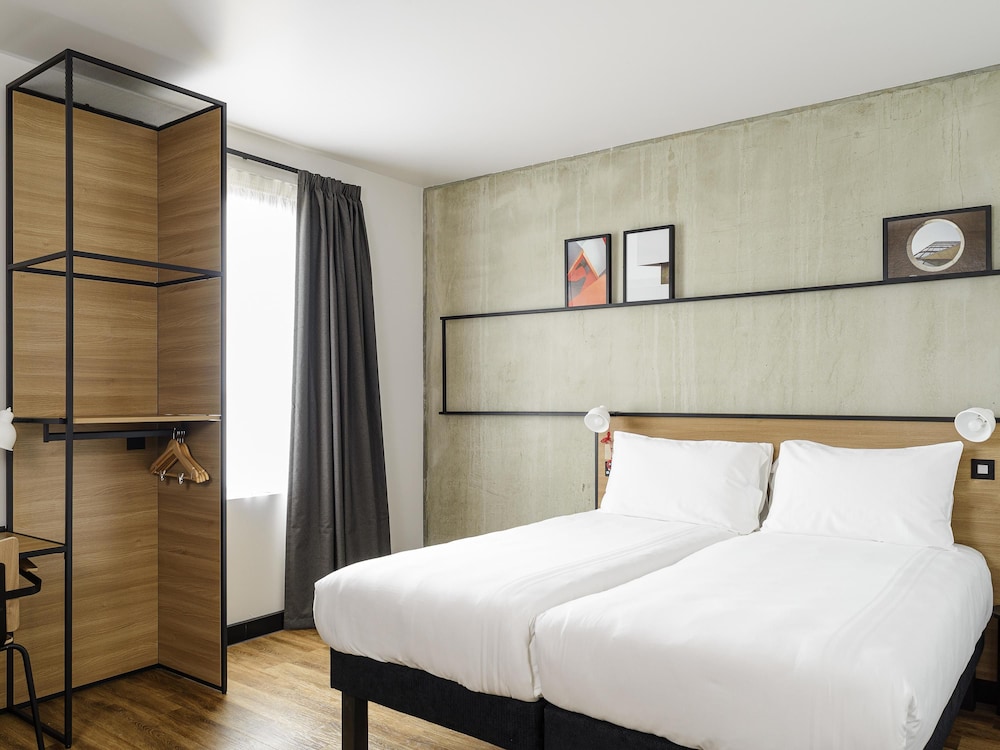 Wet, Twin Beds, Accessible