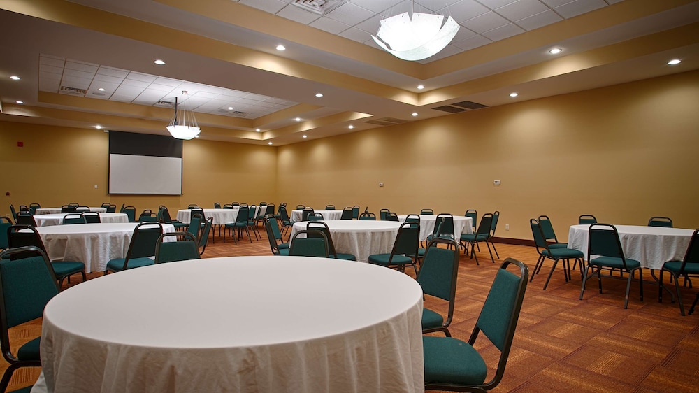 Best Western Plus Atlanta Airport-East 30/33