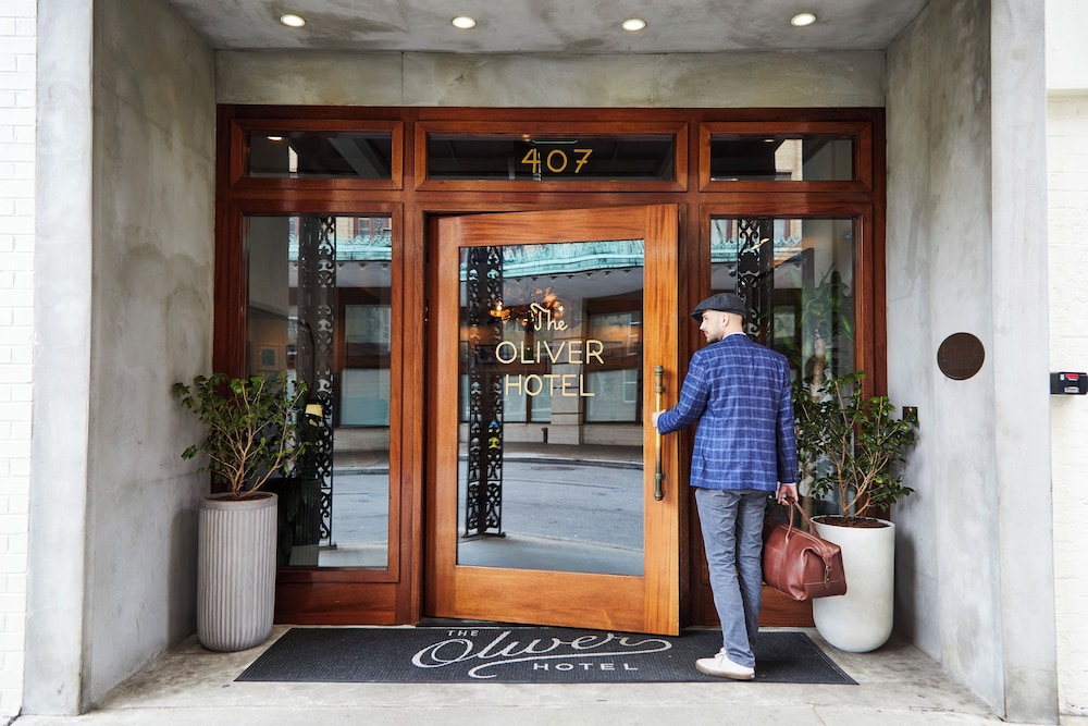 The Oliver Hotel 8/58