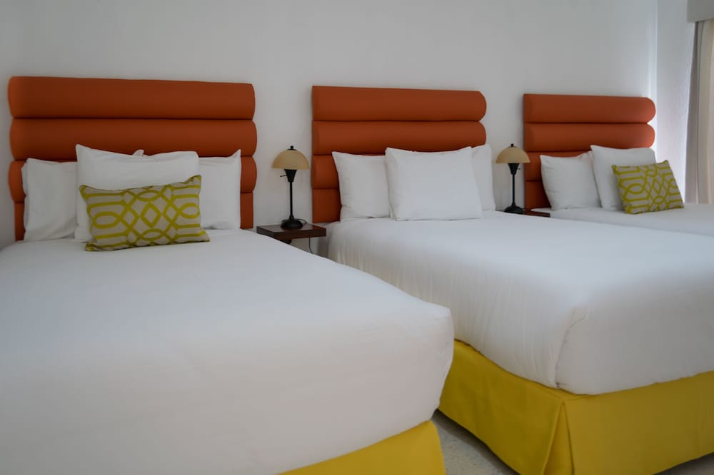 In and Out Hotel 30/65