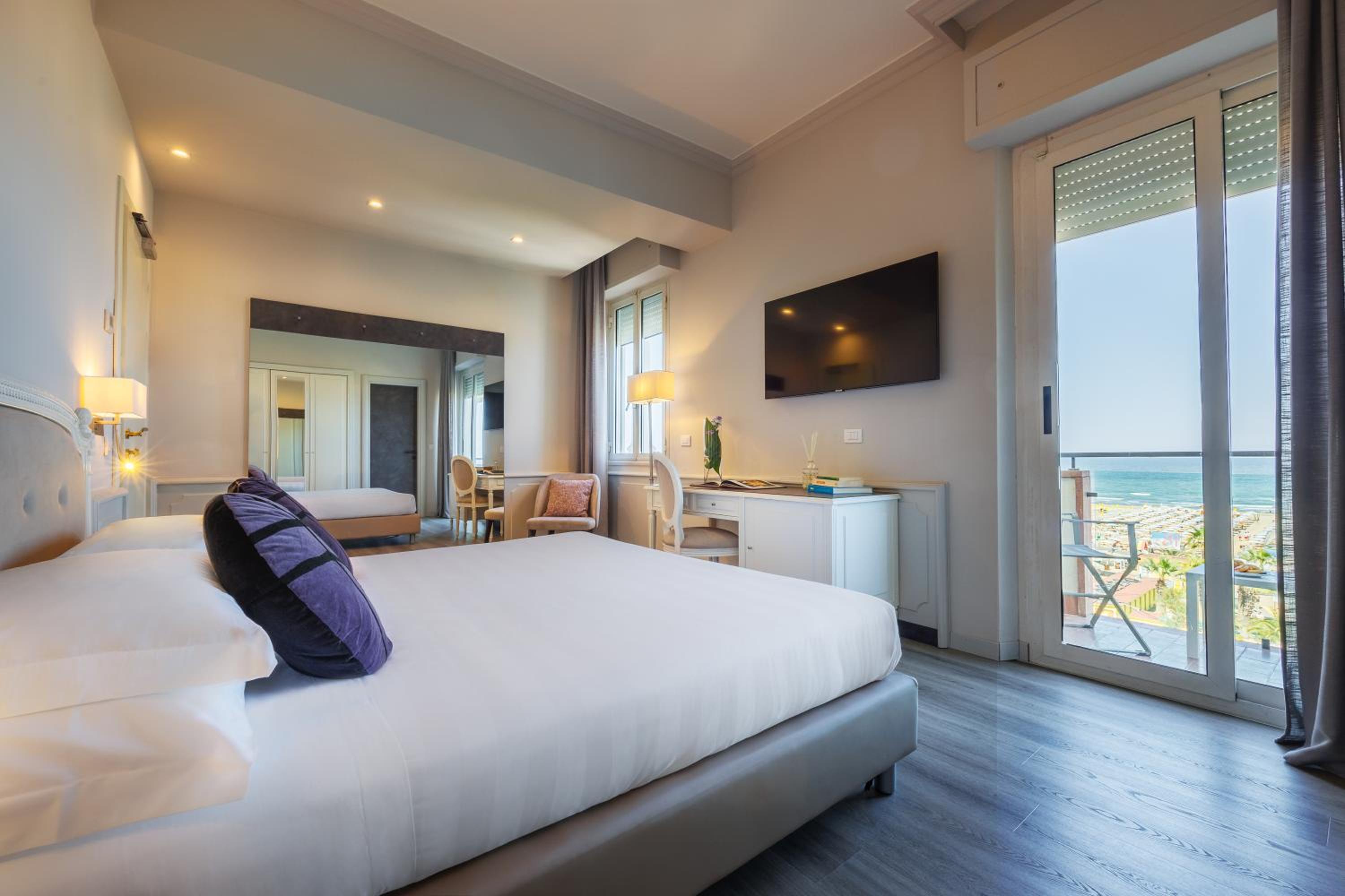 Room, Double or Twin Bed, Sea View