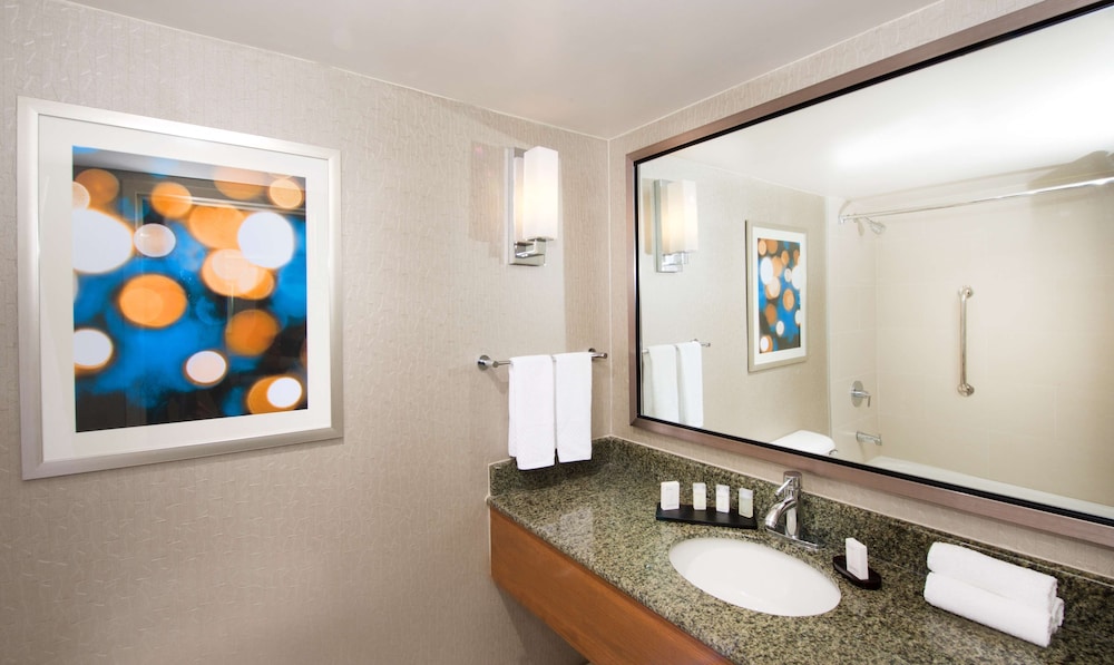 Embassy Suites by Hilton Cincinnati Northeast Blue Ash 14/54
