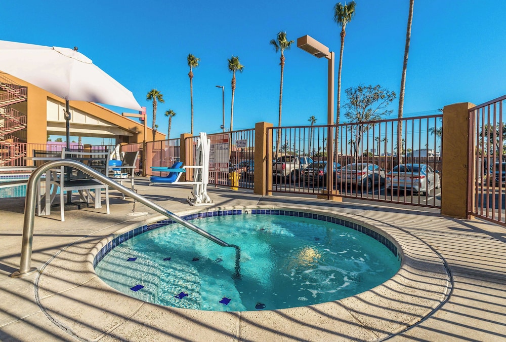 Days Inn by Wyndham Chula Vista/San Diego 34/57
