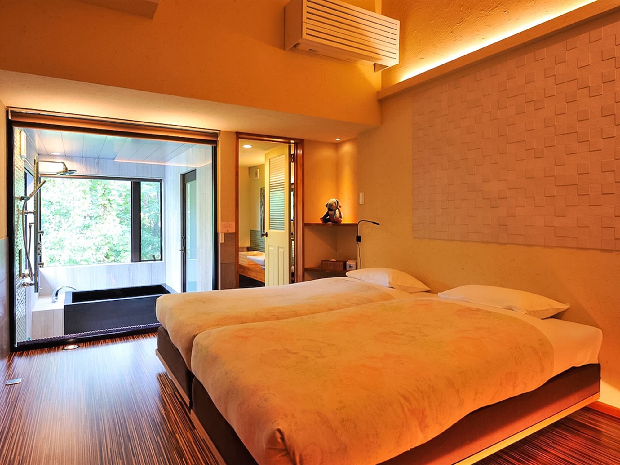 ROOM, KITCHEN