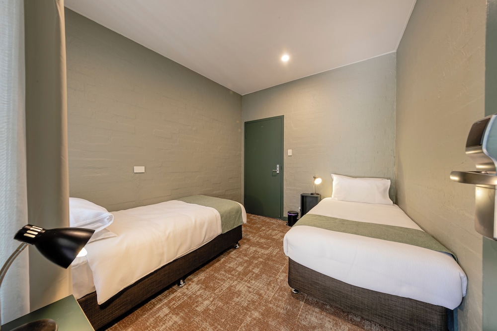 Everton Park Hotel 10/31
