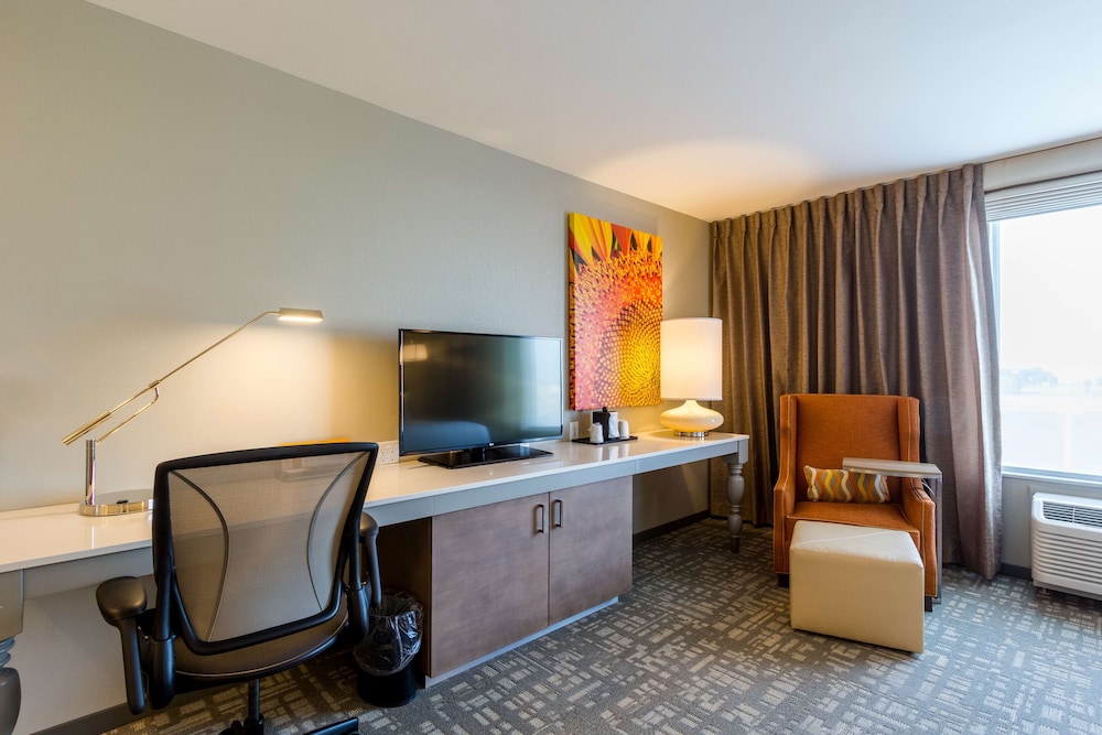 HILTON GARDEN INN SALINA 10/51