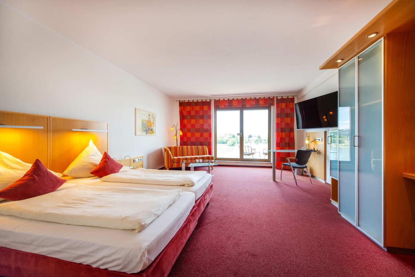 Deluxe, Double Bed, River View, Balcony
