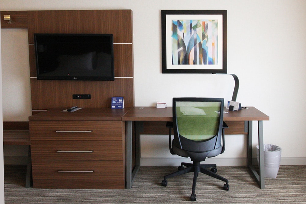 Holiday Inn Express Branford-New Haven 57/59