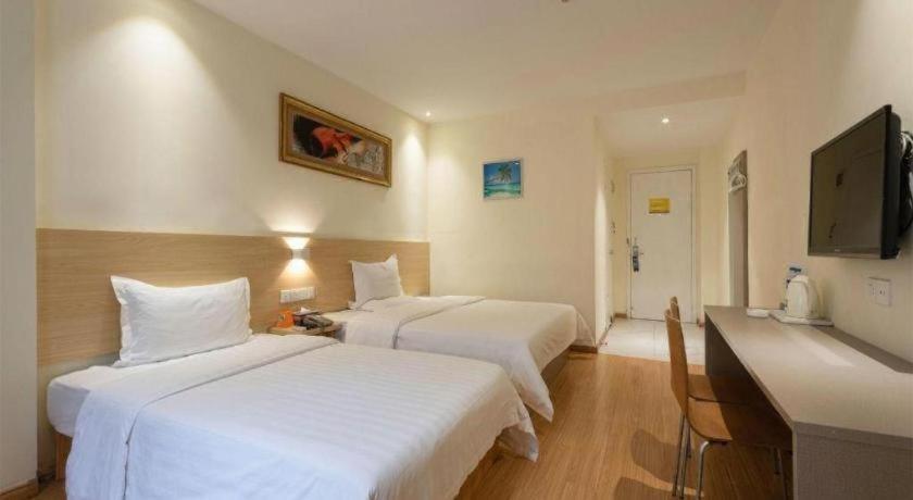 7 Days Inn (Foshan Zumiao Metro Station, Weiguo Road) 24/50