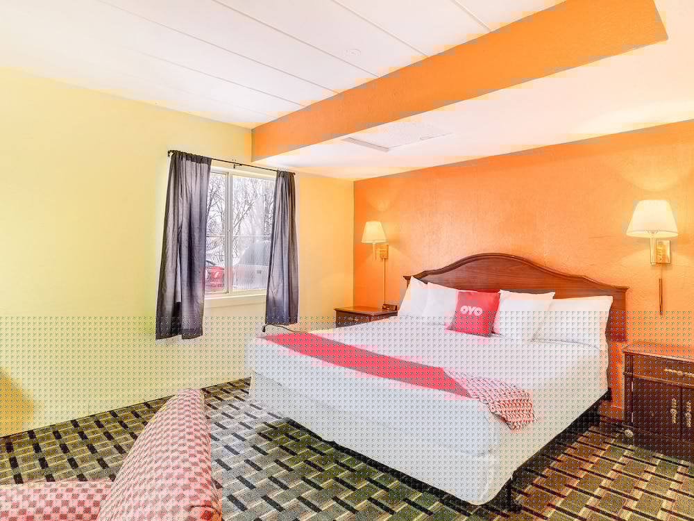 OYO Hotel Downtown Peoria I-74 37/58