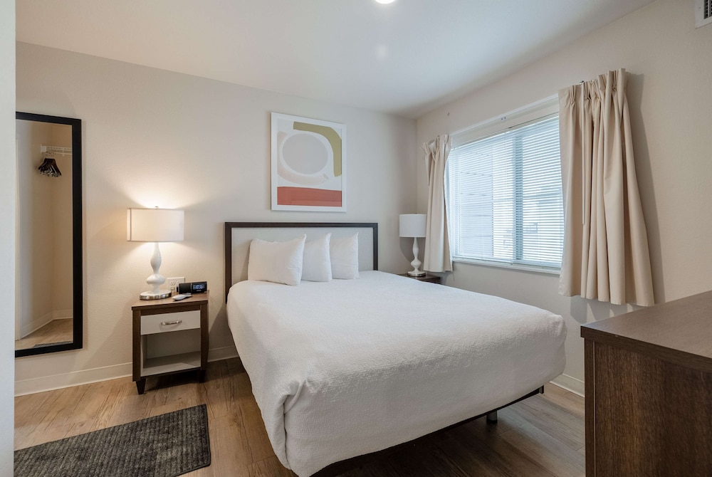 WaterWalk Extended Stay by Wyndham Wichita 15/43